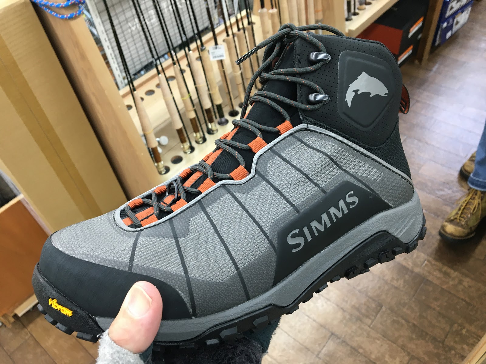 シムス SIMMS ウェーディングシューズ ボアブーツ 日本販売 世界の人気